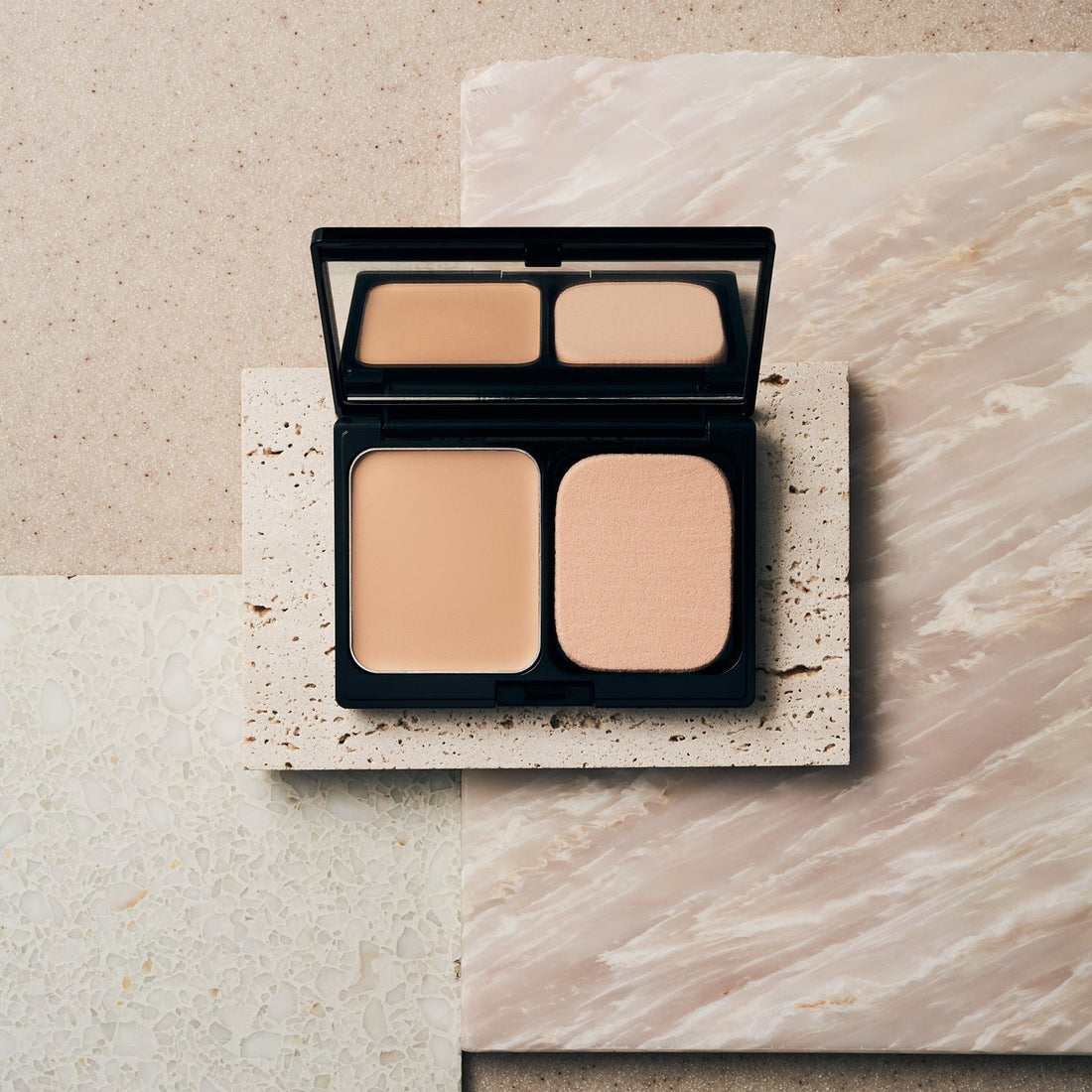 【替スポンジ付き】［レフィル］ブライトニングセラムコンパクト 01 ライトオークル - クレコスハウス