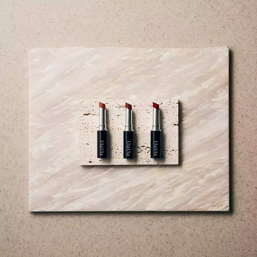 〈 Buy2 Get1 Free 〉UlaUla エッセンシャルリップスティック（01 / 02 / 03） - クレコスハウス